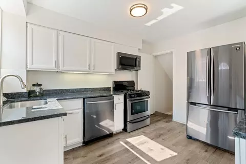 Kitchen - 1436 N Harlem Ave #E, River Forest, IL 60305 photo 3 of 4
