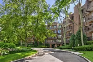 1125 Lake Cook Rd #304, Northbrook, IL 60062