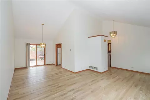 Living - 425 Millwood Dr, Bartlett, IL 60103 photo 2 of 4