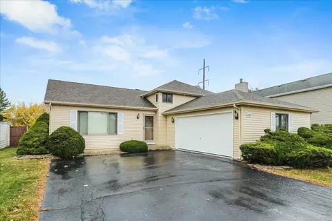 425 Millwood Dr, Bartlett, IL 60103
