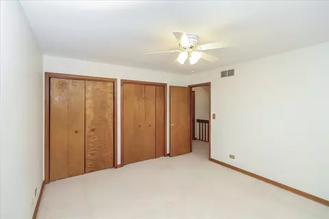 Bedroom - 425 Millwood Dr, Bartlett, IL 60103 photo 3 of 7