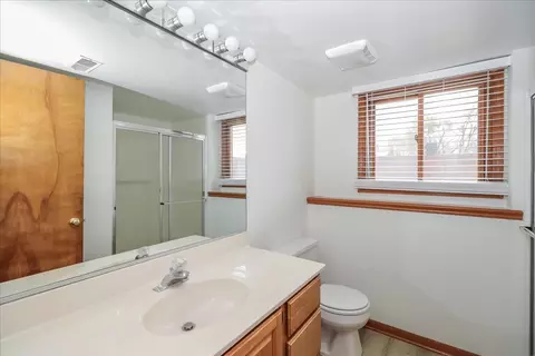 Bath - 425 Millwood Dr, Bartlett, IL 60103 photo 1 of 2
