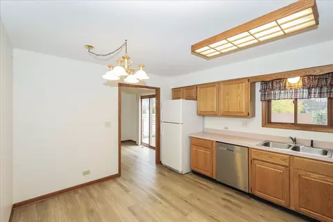 Kitchen - 425 Millwood Dr, Bartlett, IL 60103 photo 2 of 2