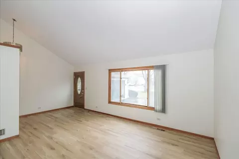 Living - 425 Millwood Dr, Bartlett, IL 60103 photo 1 of 4