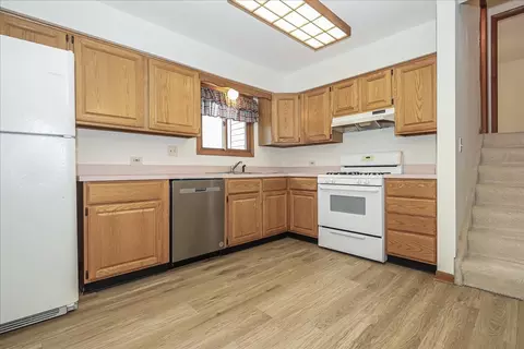 Kitchen - 425 Millwood Dr, Bartlett, IL 60103 photo 1 of 2