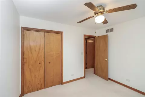 Bedroom - 425 Millwood Dr, Bartlett, IL 60103 photo 5 of 7