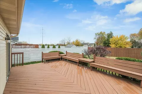 Exterior - 425 Millwood Dr, Bartlett, IL 60103 photo 2 of 3