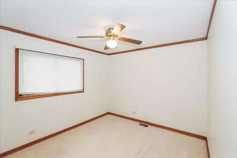 Bedroom - 425 Millwood Dr, Bartlett, IL 60103 photo 6 of 7