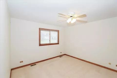 Bedroom - 425 Millwood Dr, Bartlett, IL 60103 photo 2 of 7