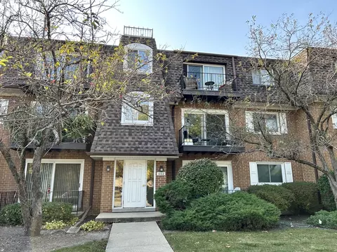 1002 Grove Dr #2B, Mount Prospect, IL 60056