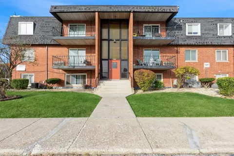 17010 Novak Dr #AT, Hazel Crest, IL 60429