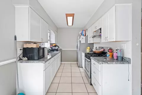 Kitchen - 461 Konen Ave, Aurora, IL 60504 photo 2 of 2