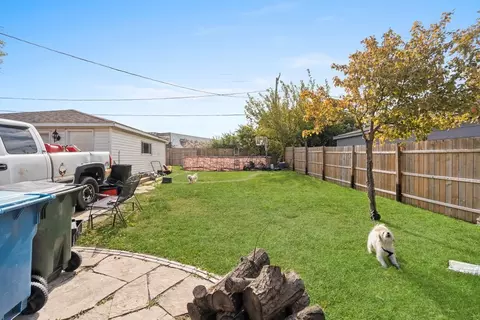 Exterior - 461 Konen Ave, Aurora, IL 60504 photo 9 of 12