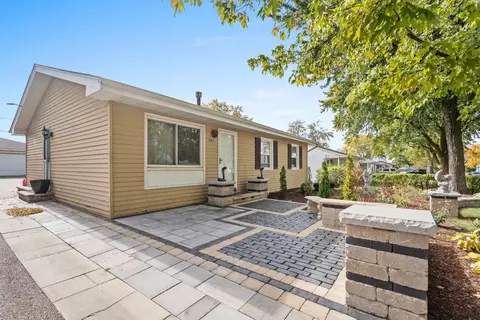 Exterior - 461 Konen Ave, Aurora, IL 60504 photo 4 of 12