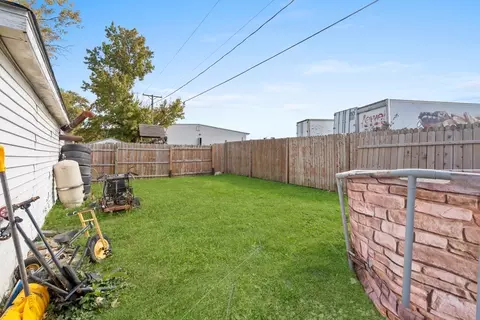 Exterior - 461 Konen Ave, Aurora, IL 60504 photo 12 of 12