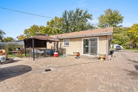 Exterior - 461 Konen Ave, Aurora, IL 60504 photo 5 of 12