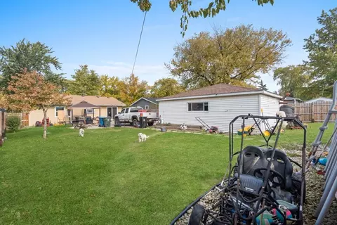 Exterior - 461 Konen Ave, Aurora, IL 60504 photo 7 of 12