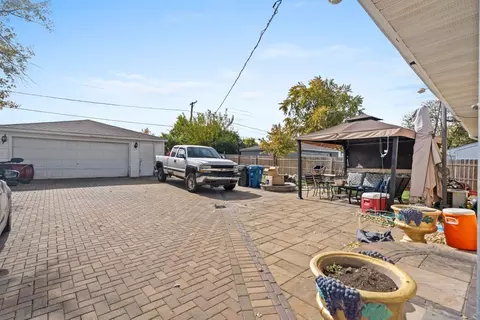 Exterior - 461 Konen Ave, Aurora, IL 60504 photo 6 of 12