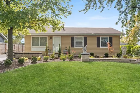 461 Konen Ave, Aurora, IL 60504