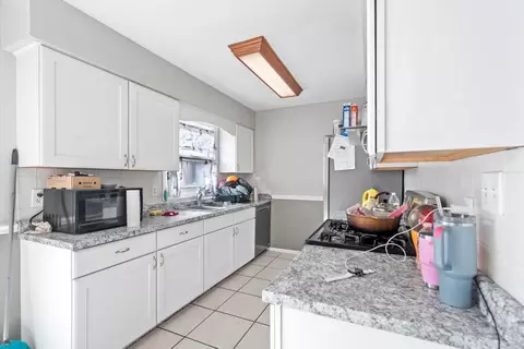 Kitchen - 461 Konen Ave, Aurora, IL 60504 photo 1 of 2