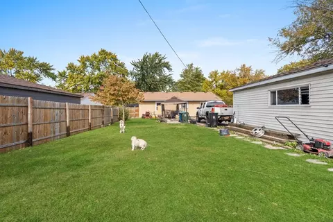 Exterior - 461 Konen Ave, Aurora, IL 60504 photo 11 of 12