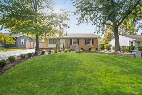 Exterior - 461 Konen Ave, Aurora, IL 60504 photo 2 of 12