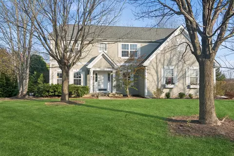 8063 Orchard Commons East St, Long Grove, IL 60047