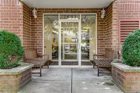 1653 River St #306, Des Plaines, IL 60016