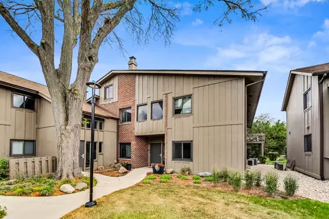 2 S601 Enrico Fermi Ct #17J, Warrenville, IL 60555