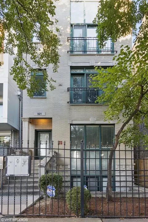 921 N Hermitage Ave #3, Chicago, IL 60622