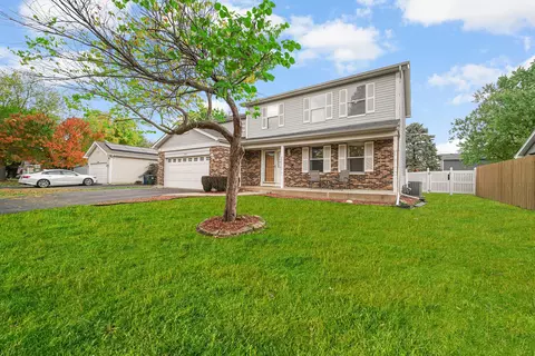 1750 Tanglewood Dr, Algonquin, IL 60102
