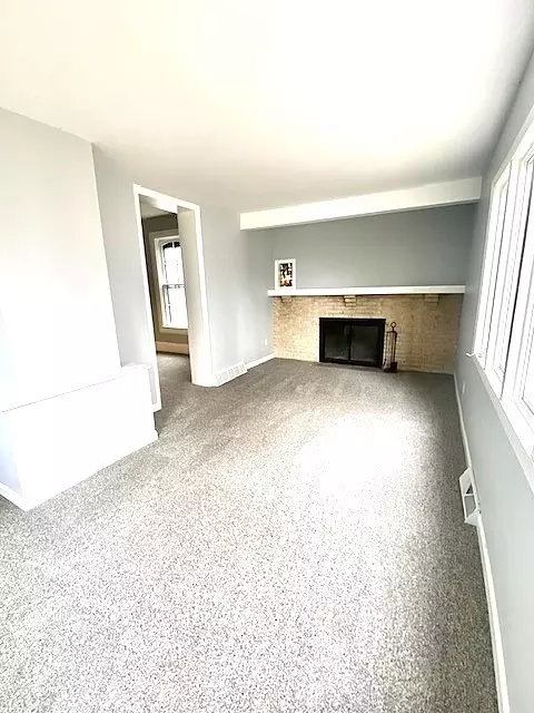 Living - 108 E 6th St, Sterling, IL 61081 photo 2 of 2