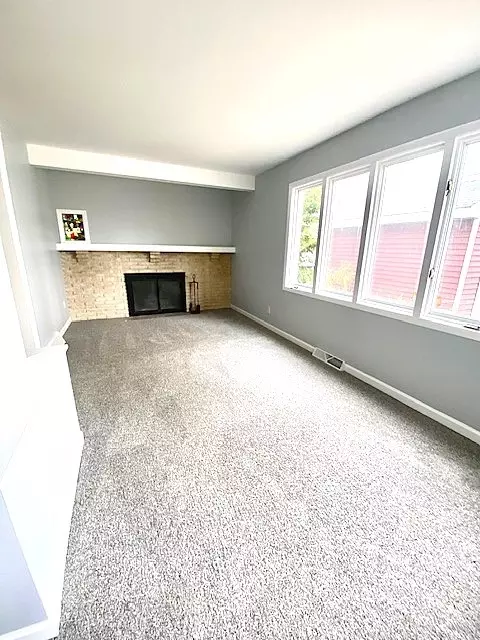 Living - 108 E 6th St, Sterling, IL 61081 photo 1 of 2