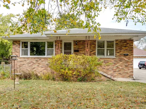 1211 Taylor Ave, Highland Park, IL 60035