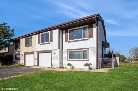 2052 Mallard Ln, Hanover Park, IL 60133