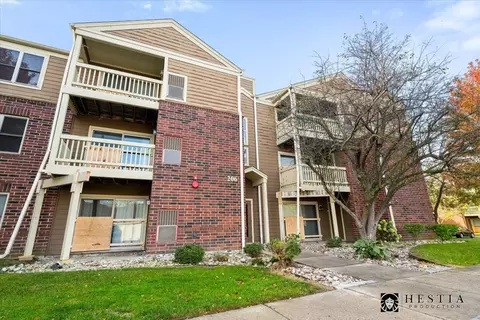 206 Glengarry Dr #306, Bloomingdale, IL 60108