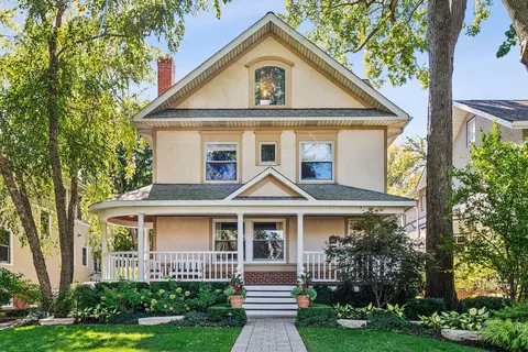 1207 Elmwood Ave, Wilmette, IL 60091