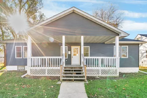 55 E 2nd St, Coal City, IL 60416