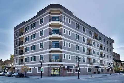 105 S Cottage Hill Ave #302, Elmhurst, IL 60126