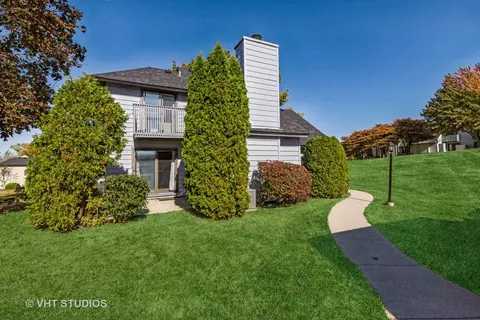 736 Glen Way, Gurnee, IL 60031