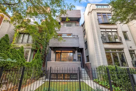 908 N Hermitage Ave #1, Chicago, IL 60622