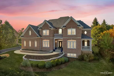 3296 Oak Knoll Rd, Carpentersville, IL 60110