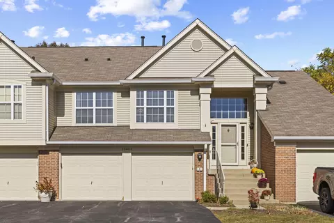 30 W018 Mayfair Ct, Warrenville, IL 60555