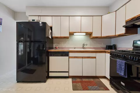 Kitchen - 978 Poplar Ln, Bartlett, IL 60103 photo 3 of 3