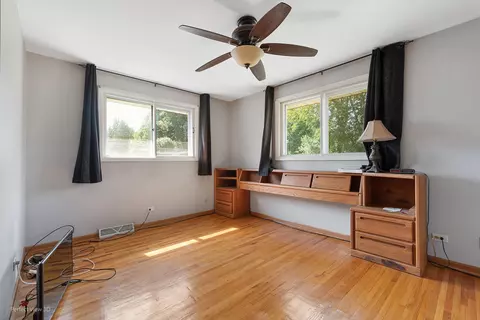 Bedroom - 978 Poplar Ln, Bartlett, IL 60103 photo 4 of 4
