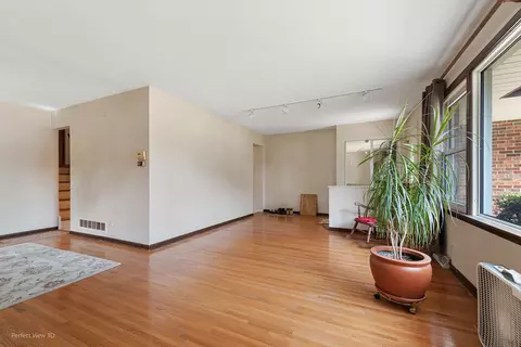 Living - 978 Poplar Ln, Bartlett, IL 60103 photo 4 of 7