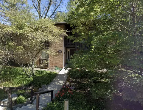 5507 Lakeside Dr #120-2B, Lisle, IL 60532