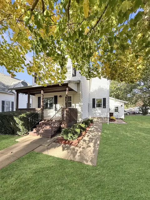 204 S Railroad St, Warren, IL 61087