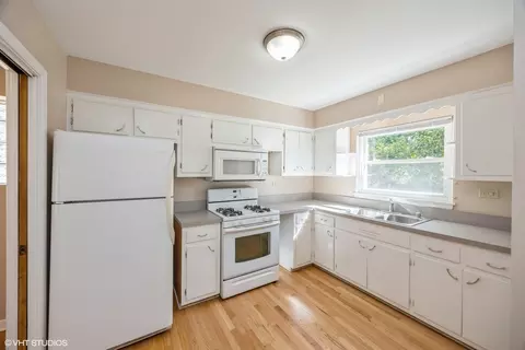 201 E Burlington St, Riverside, IL 60546 photo 4
