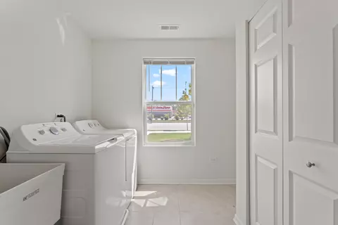 1056 E Oakton St, Des Plaines, IL 60018 photo 27